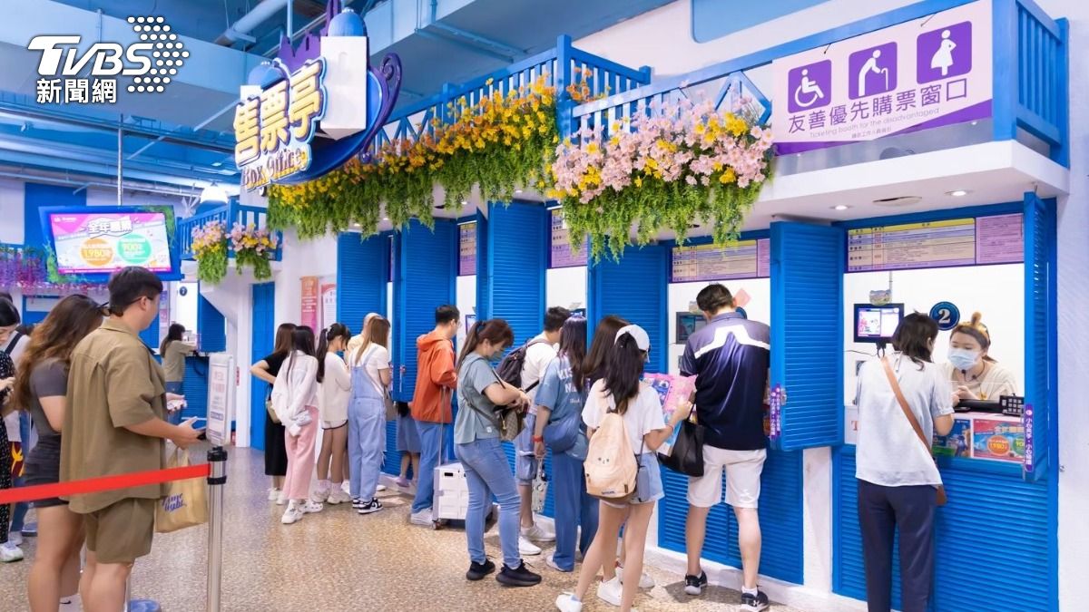 義大遊樂世界歡慶台灣奪冠即日起至11/27全票買一送一。（圖／TVBS）