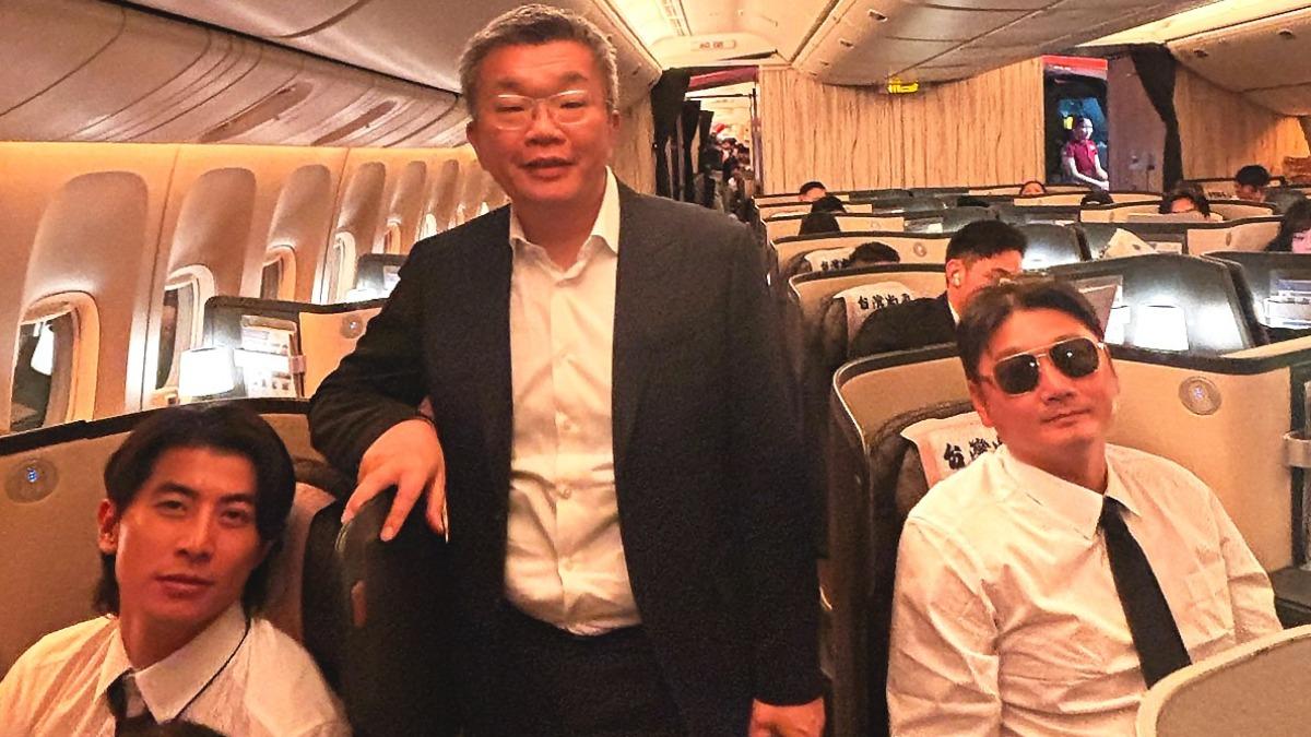 蔡其昌搭乘同一班機回台。（圖／翻攝自華航臉書）