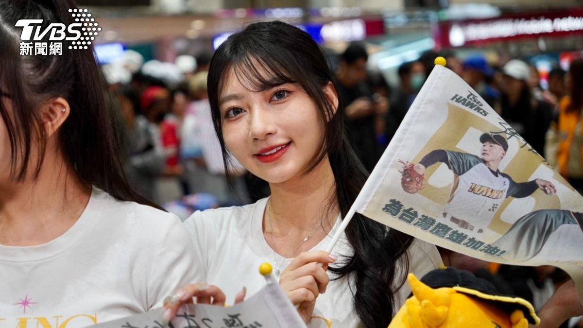 台鋼知名啦啦隊女孩一粒也有到現場。(圖/區國強攝)