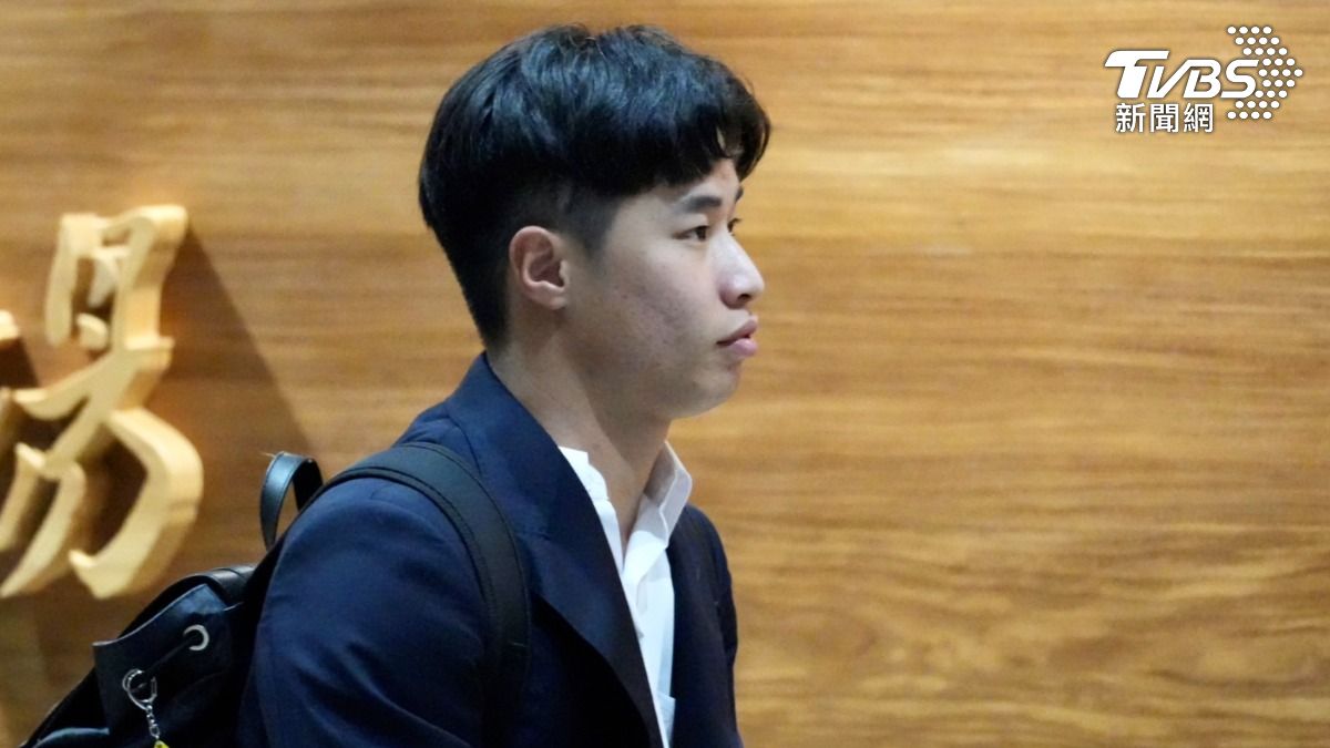 林昱珉被問到「日本有賣檳榔嗎?」時,直接甩頭走人。(圖/TVBS)