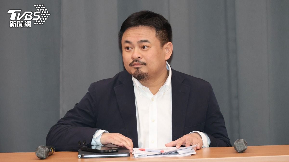 洪申翰深夜道歉!證實台大肄業「因眼睛開刀」鬆口20年前真相