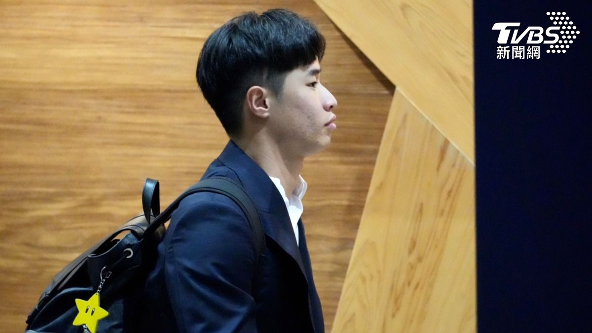 林昱珉被問到「日本有賣檳榔嗎？」時，直接甩頭走人。（圖／區國強攝）