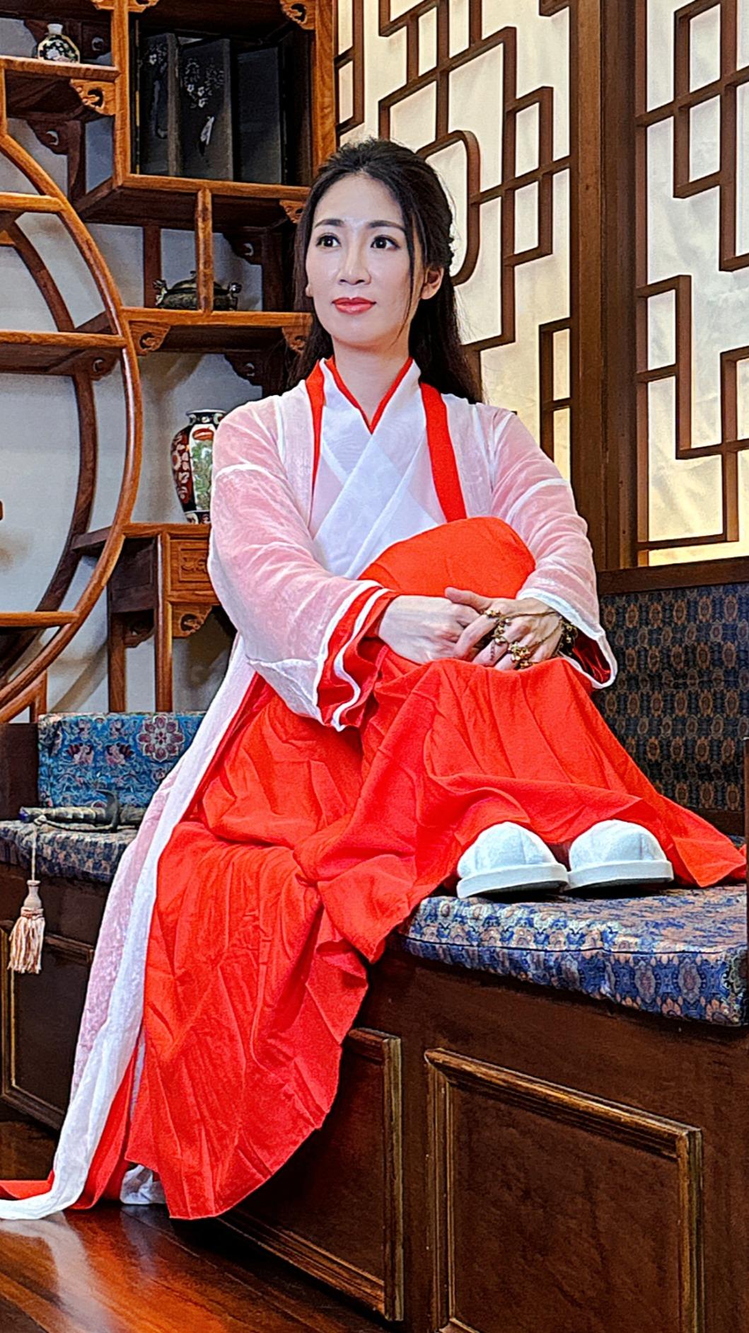 向蕙玲終於完成古裝夢想。(圖/豪記唱片提供)