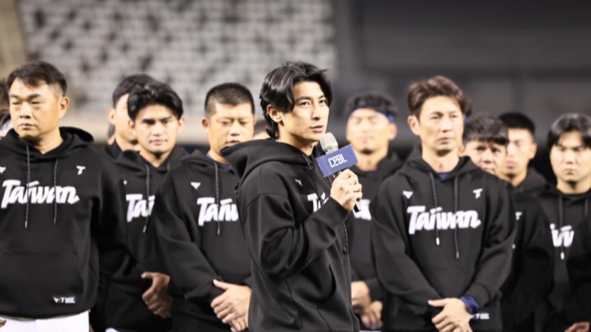 「Team Taiwan」長袖帽T。(圖/翻攝自TAIWOLF官網)
