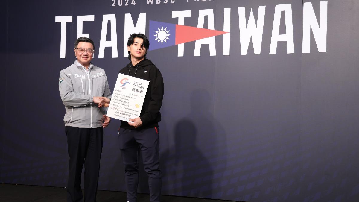 不用道歉!卓榮泰親送陳傑憲「道謝表」:愛棒球的心超出了傑憲