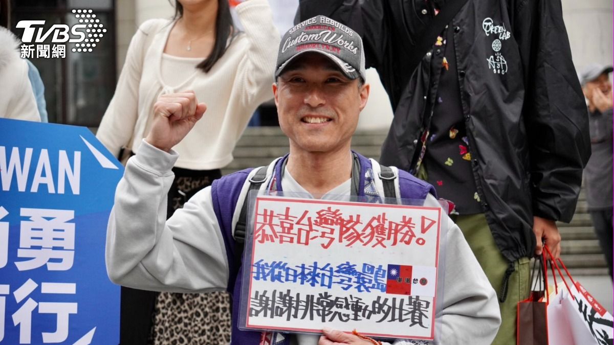 12強/日人環島也來參加英雄遊行 展紳士風度:謝謝台灣、感動的比賽