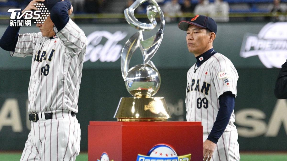日監督井端弘和(右)沒能帶領日本隊完成12強二連霸。(圖/胡瑞麒攝)