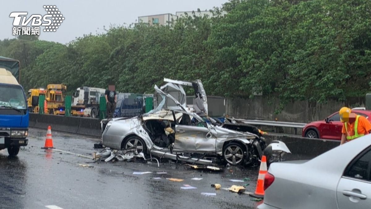 有片/國2大湳鋼條噴飛!砸中2車釀2傷 駕駛逃逸還酒駕