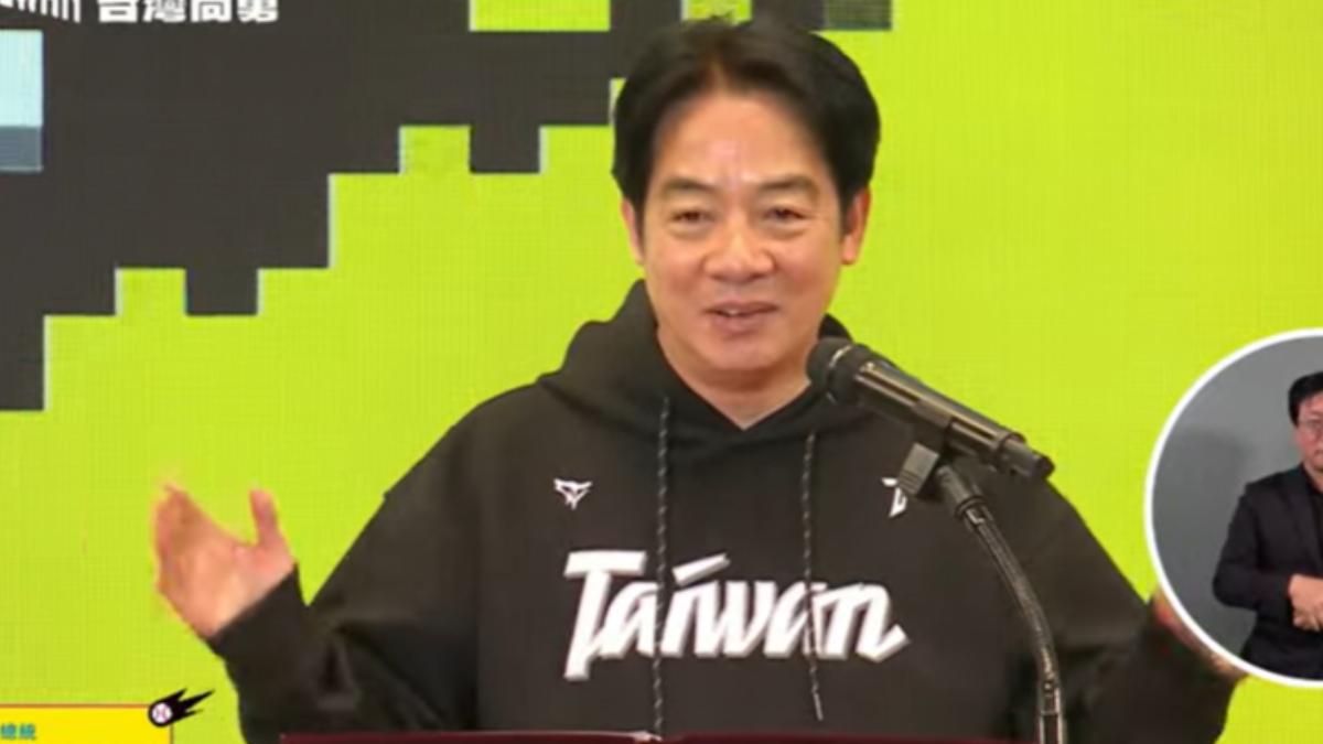 12強/賴清德穿Taiwan帽T接見球員 笑讚:跟我結婚時一樣高興