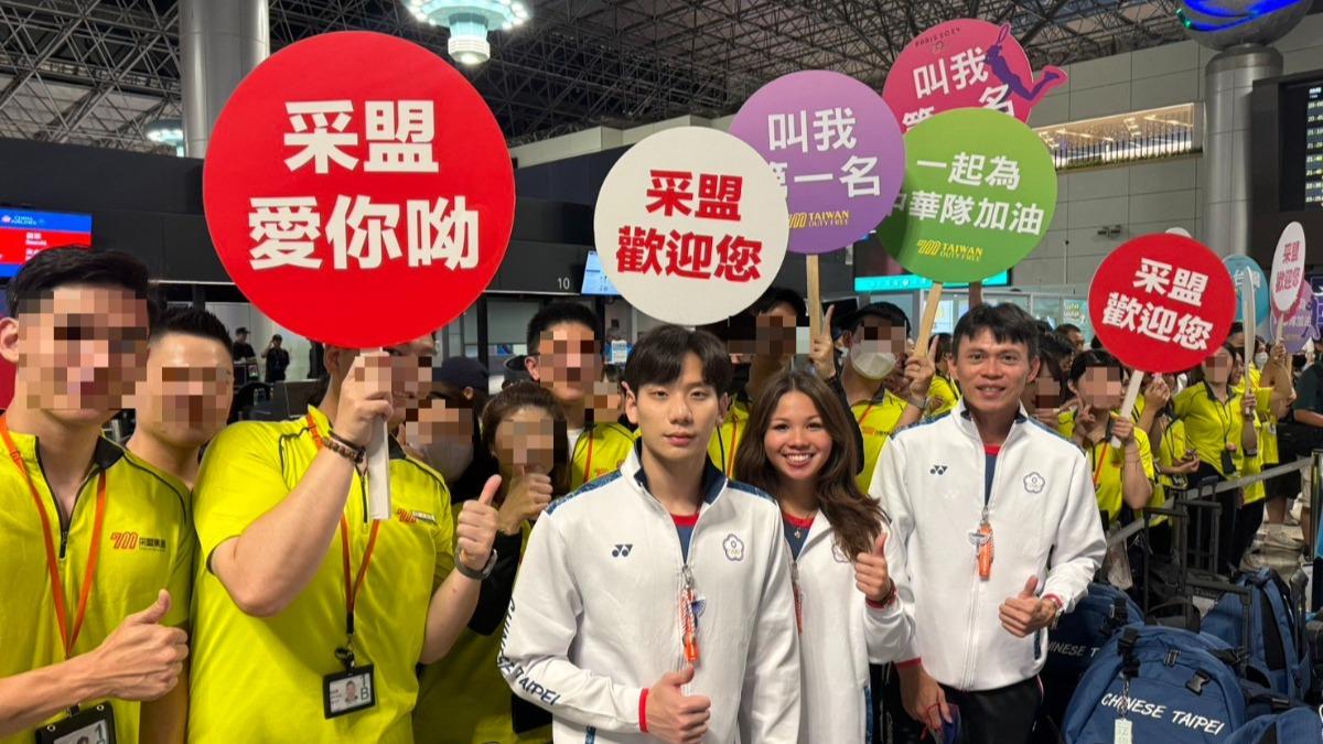 采盟遭起底「蹭球員慣犯」！舊照被挖出　巴黎奧運也有黃衣亂入