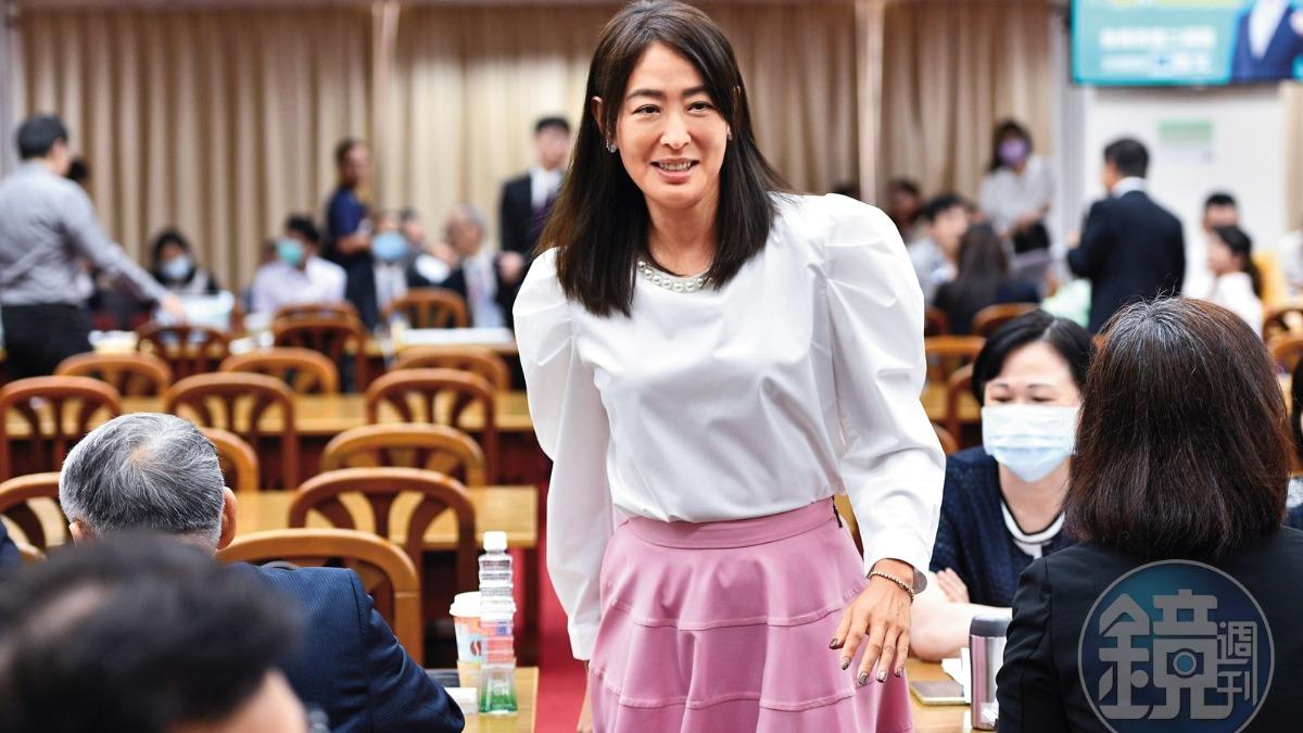 【賈永婕人設崩壞】賈永婕公器私用爭議燒不停 再爆不當開除員工風波