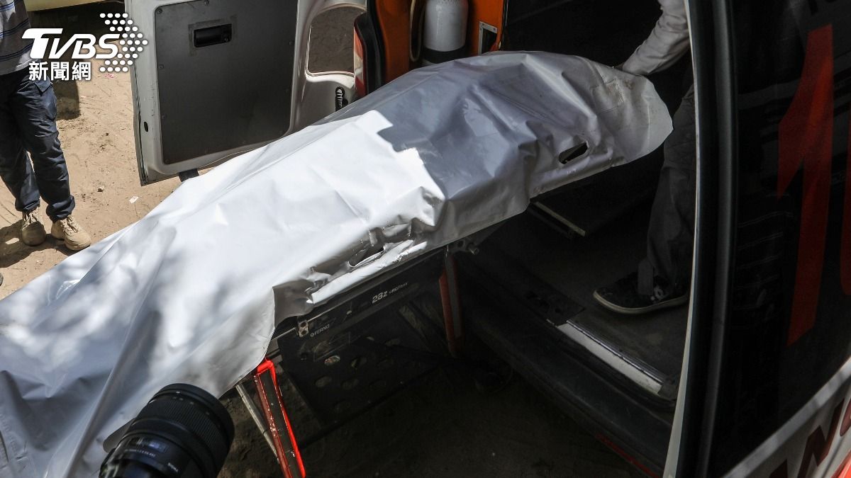 遭黏床墊「沾滿蟑螂、糞便」!食肉菌侵蝕 獨居美婦敗血症亡