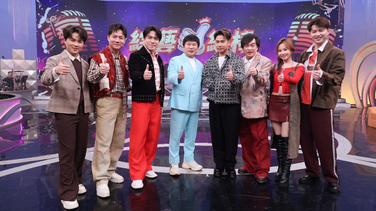 胡瓜(左四)透過節目進行演出暖身秀。(圖/萬星傳播提供)