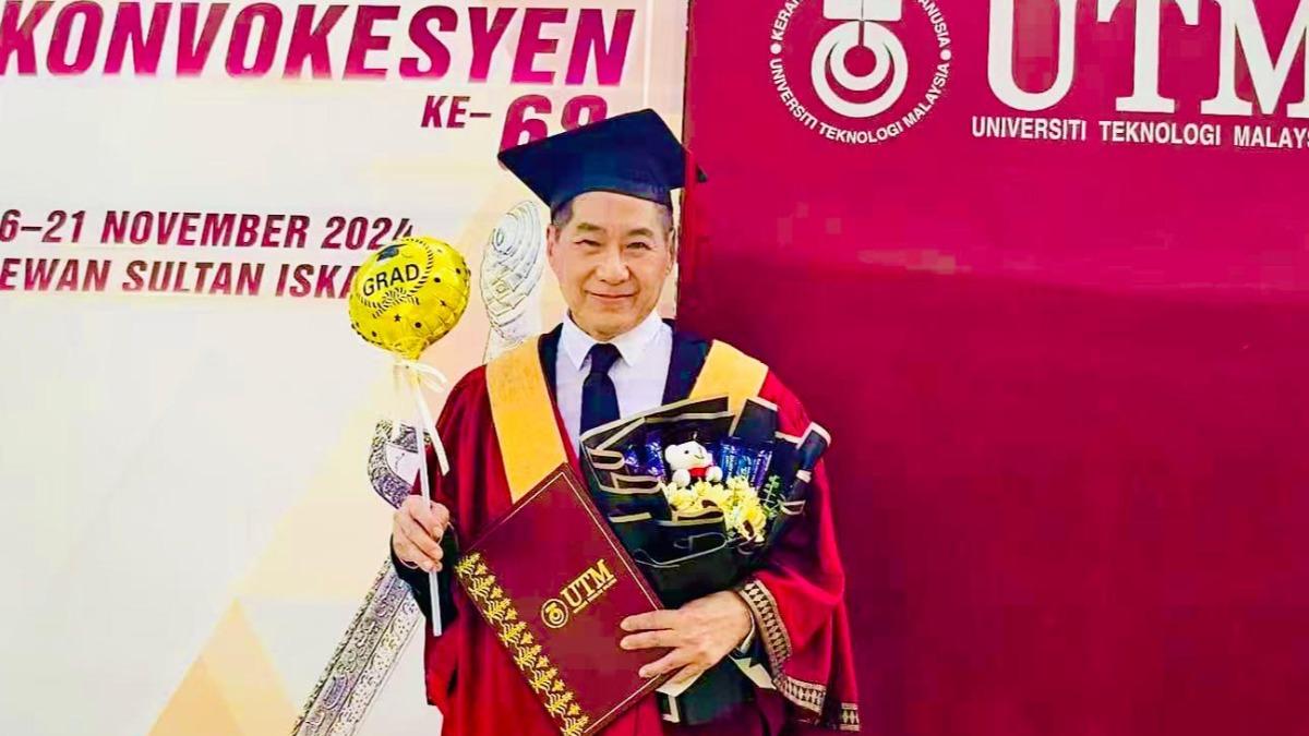 文章忙著工作之餘,同時也努力寫論文,終於順利畢業。(圖/翰森娛樂提供)
