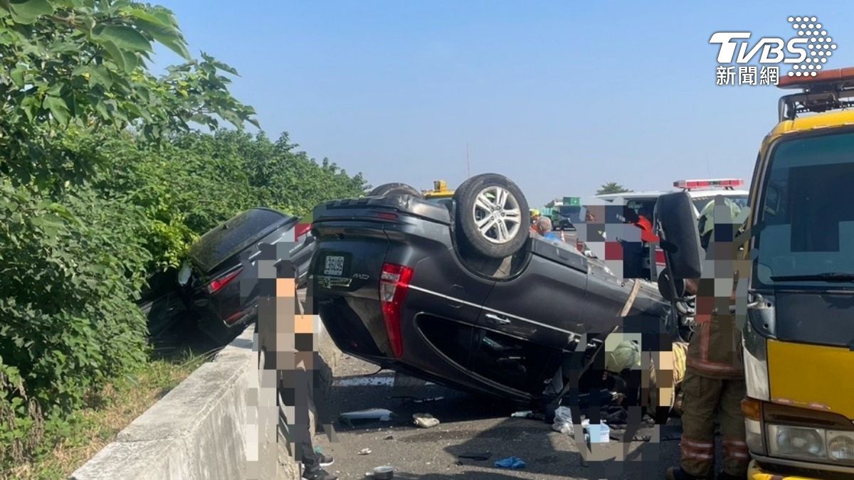 兩車駕駛無酒駕,肇事原因待查。(圖/TVBS)