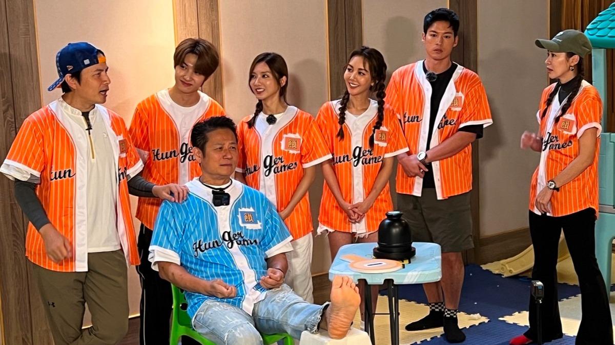 孫協志(左起)、王君豪、徐乃麟、蔡黃汝、楊婷婭、許孟哲、張棋惠日前出外景。(圖/中視提供)