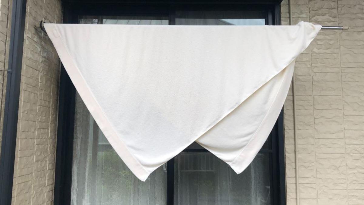 日本花王分享「三角晾曬法」,稱此舉有助加速晾乾毯被的時間。(圖/翻攝自「@kao_attackjp」X)