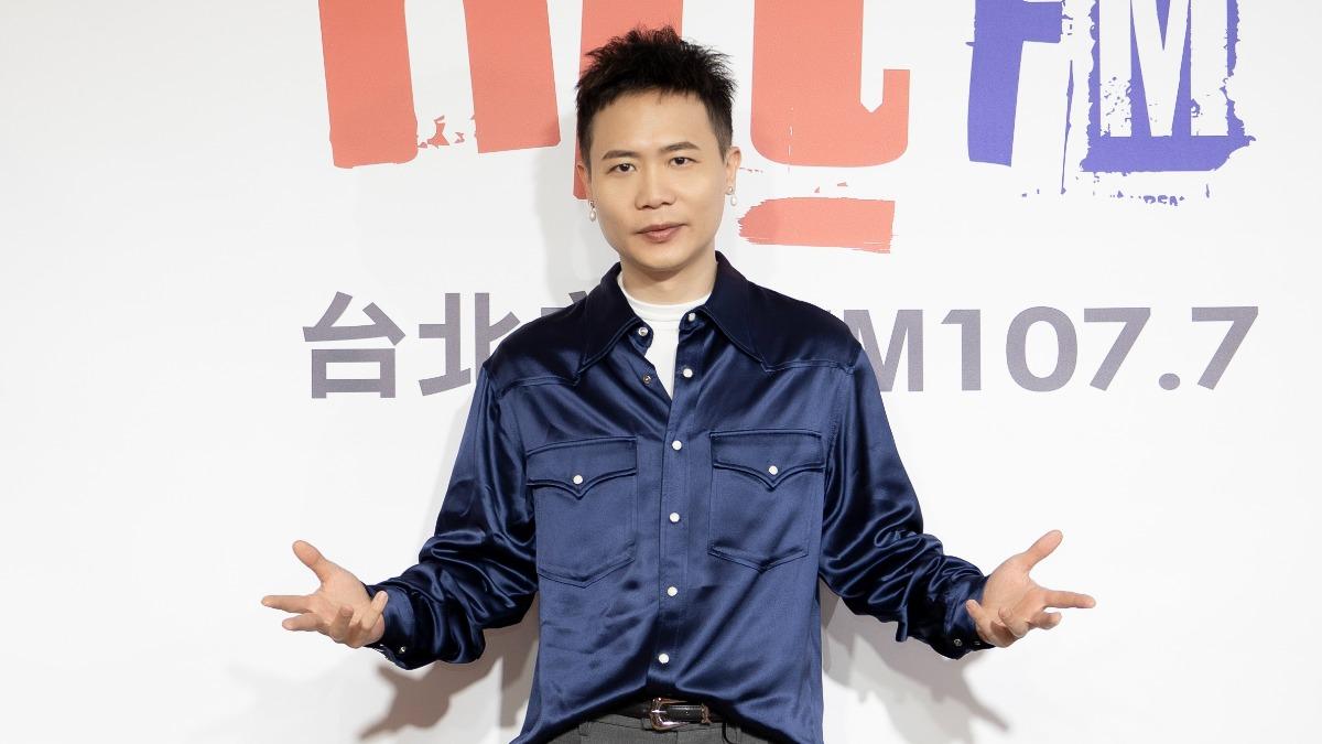 蕭秉治傻眼!收火雞大餐「比演唱會門票還貴」 暴雷攻蛋穿白內褲