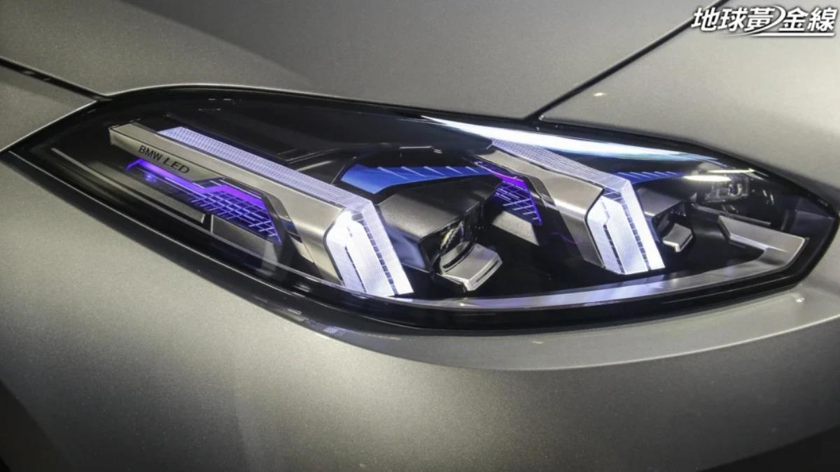 光型變化智慧LED頭燈為F70世代1 Series全車系標配。(圖/地球黃金線提供)