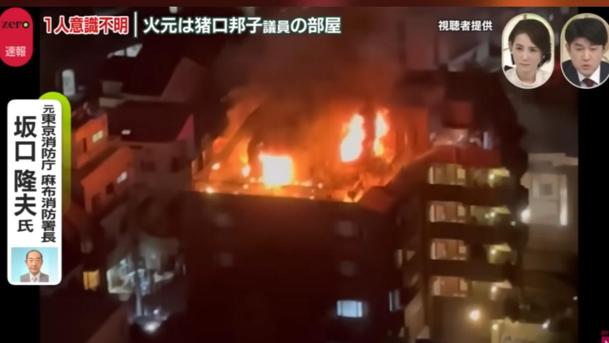 公寓頂樓火勢猛烈。(圖/翻攝自日本電視台)