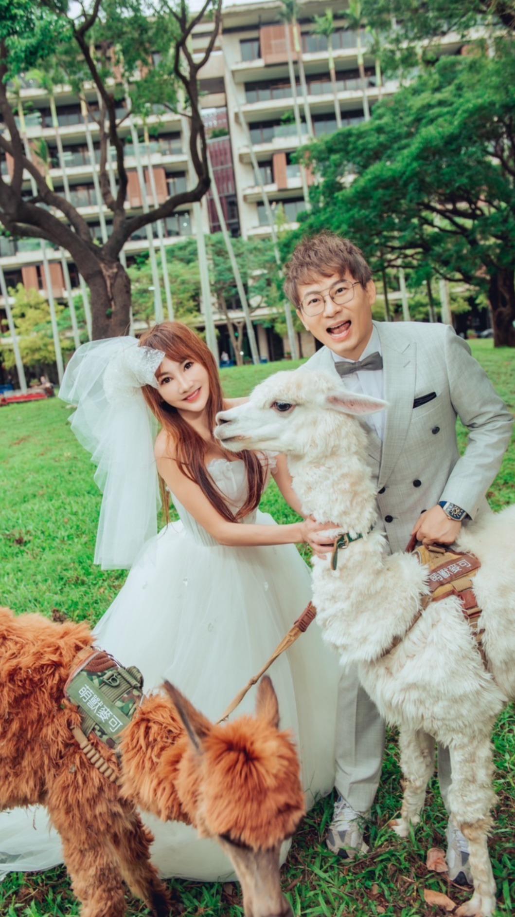 王宥忻和翁總帶著萌獸麥可跟Gaga一起拍婚紗照。(圖/台北法國巴黎婚紗提供)