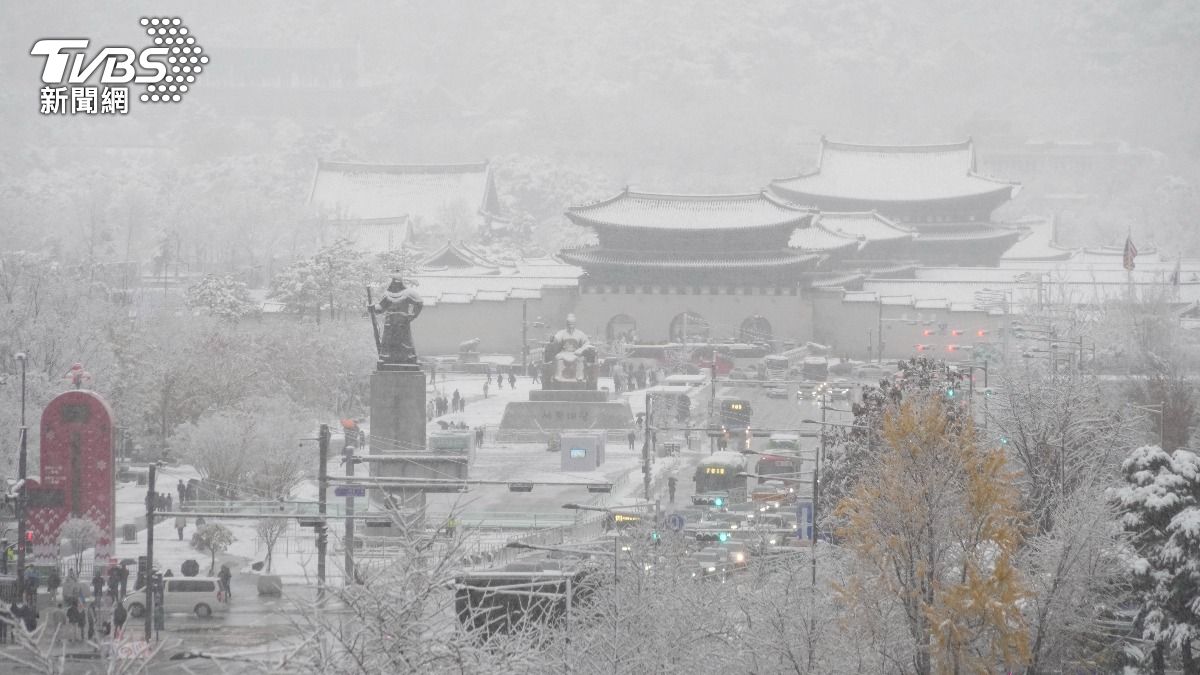 積雪膝蓋高!韓國下雪連降2天 專家警告小心建物倒塌