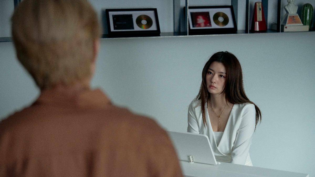 陳語安劇中飾演DJ女神莫蕾。（圖／良人行、東森提供）
