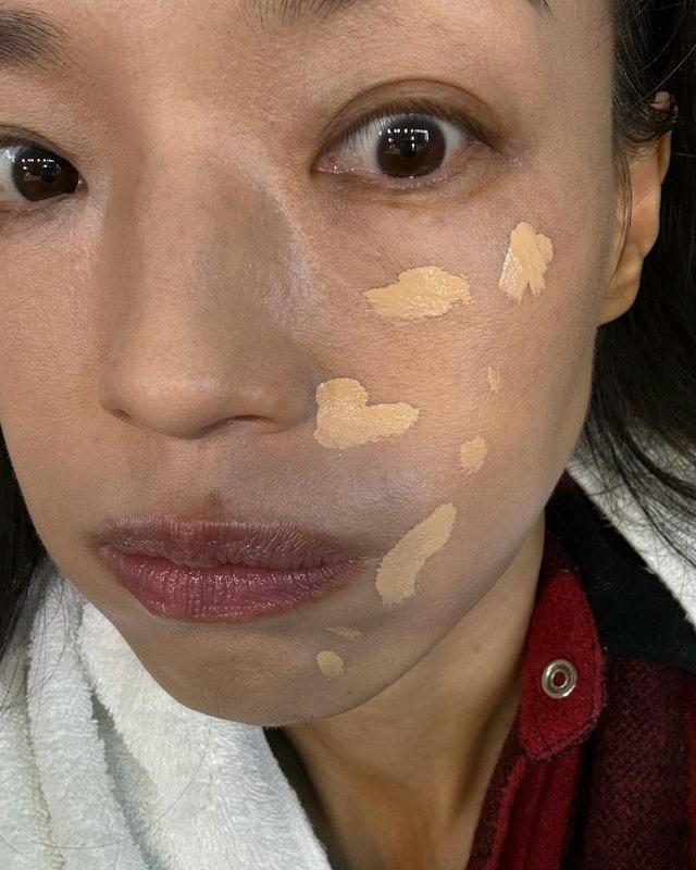 舒淇素顏正準備上妝。(圖/翻攝自IG@sqwhat)