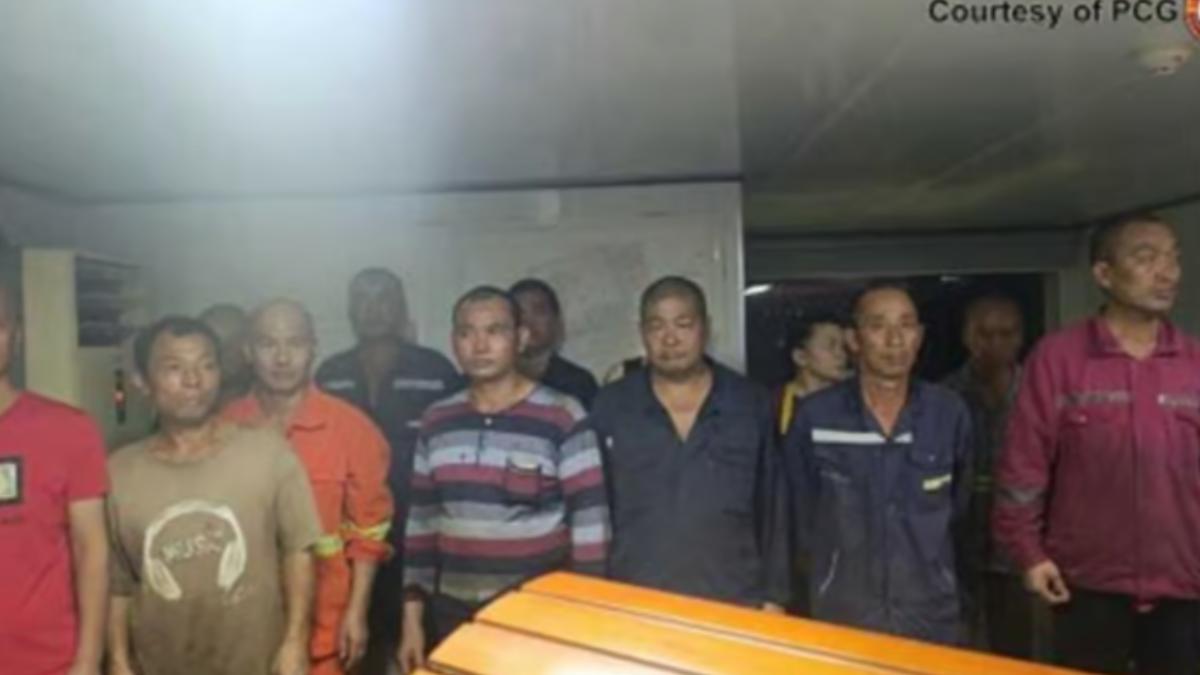 南海衝突不斷!菲律賓逮13名偷挖泥中國人 船上搜出解放軍服