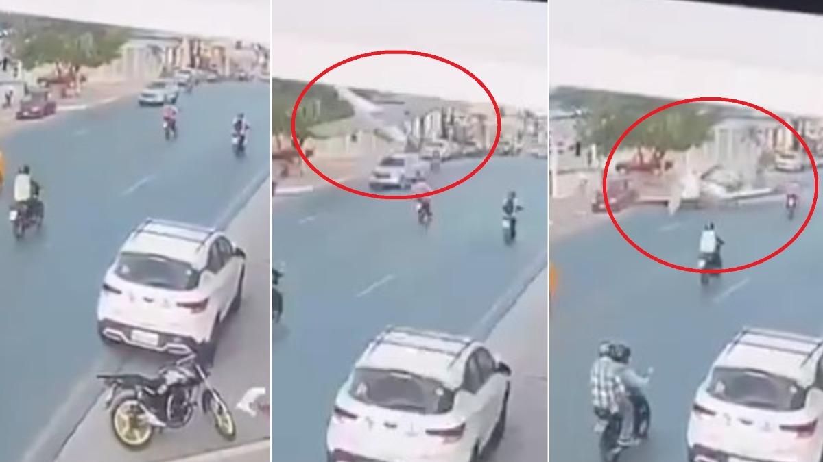 從天而降！小飛機直墜馬路釀2死　汽車路過慘遭壓扁畫面曝