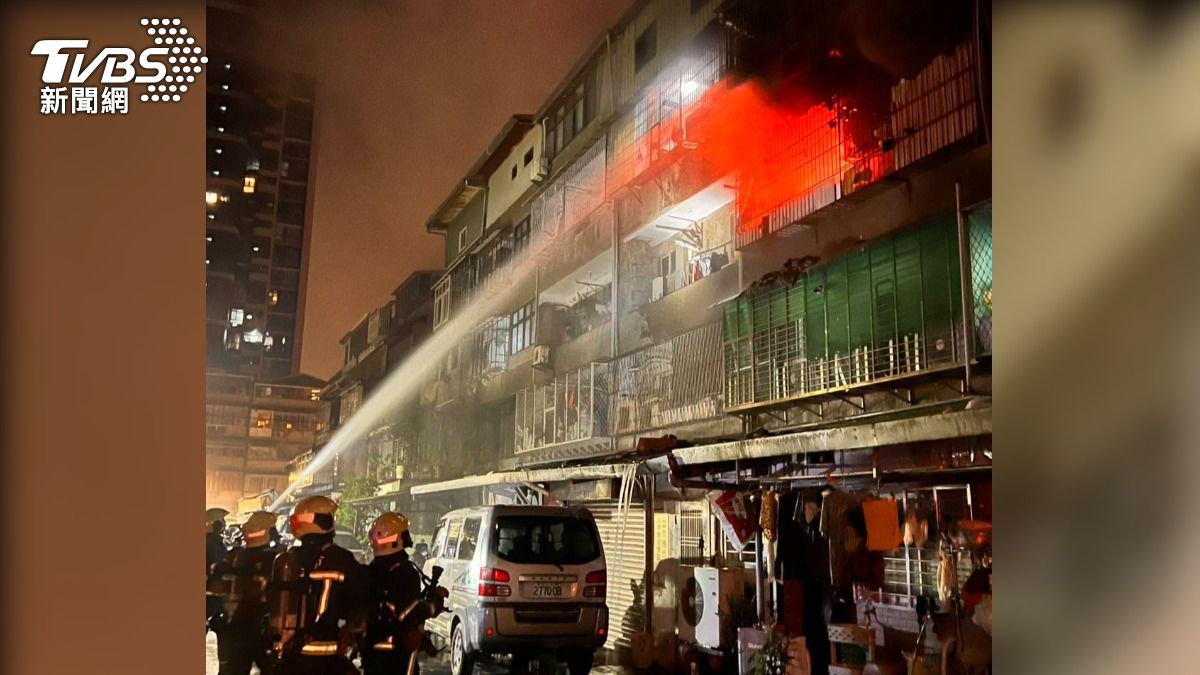 北市南港區暗夜火警!爆炸聲嚇醒住戶 疑抽菸釀禍