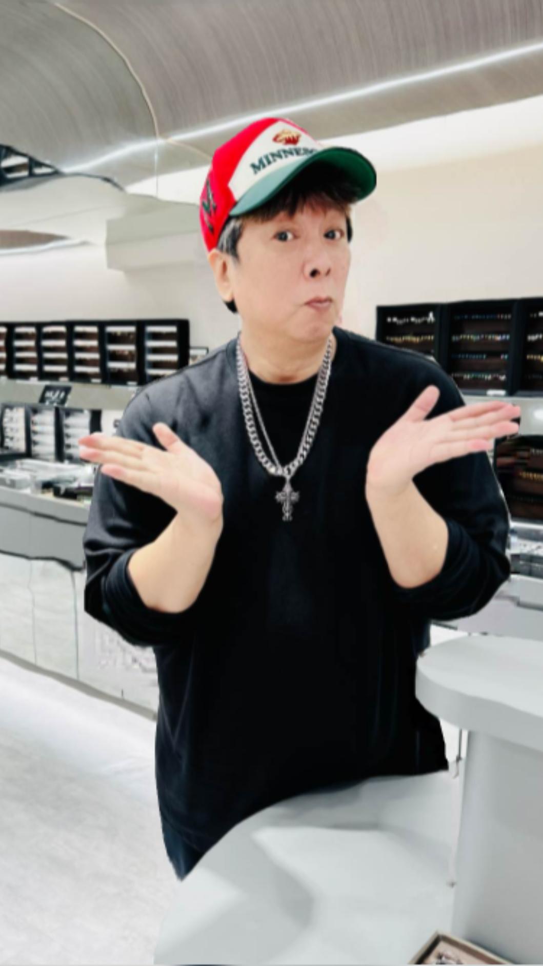 曹西平近來專注經營飾品店。(圖/翻攝曹西平臉書)