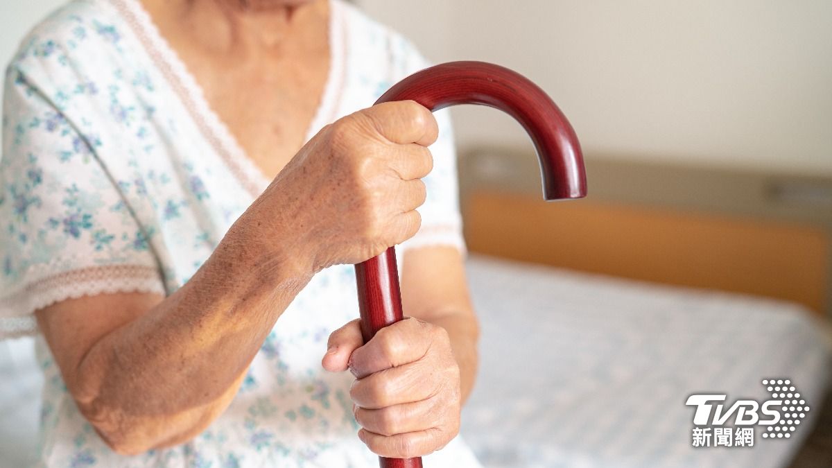 台南70歲婦怨「子女一天只給100元」想申請低收 里長搖頭了