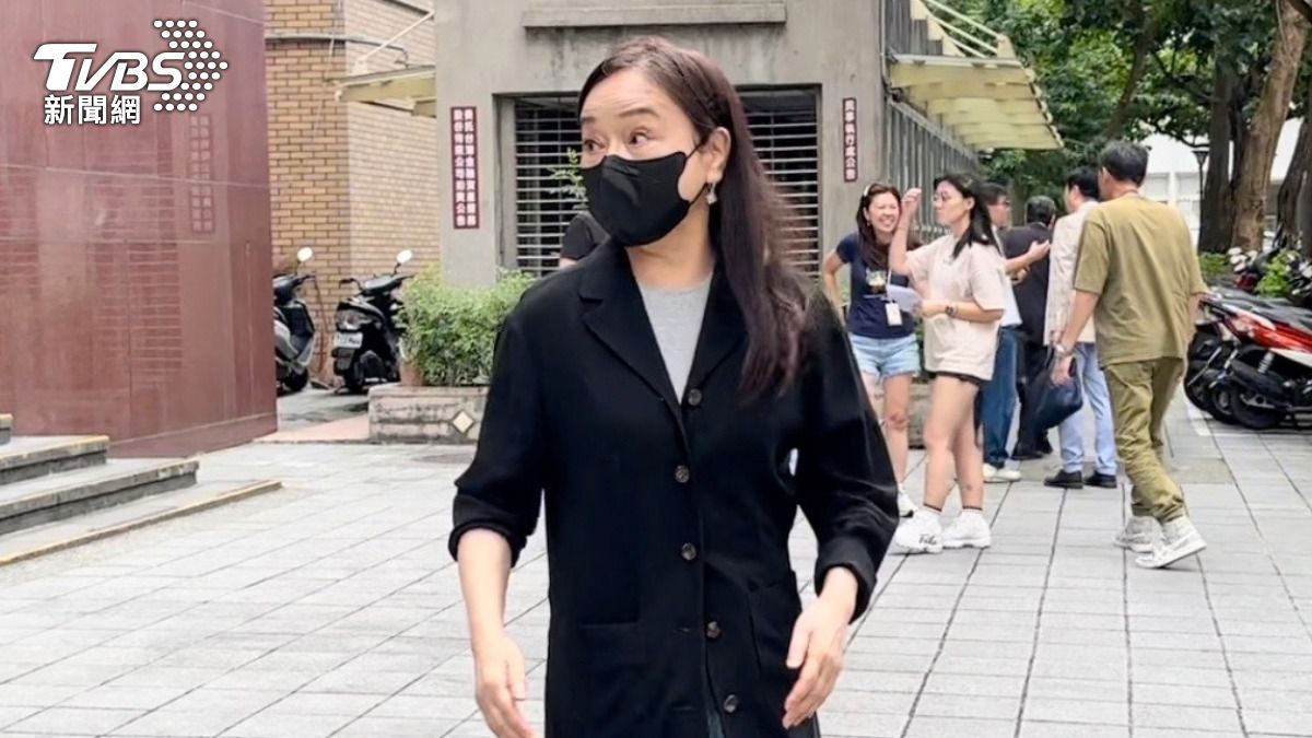 周玉蔻被判刑1年半欲出國!遭限制出境 現身桃機秒被攔下