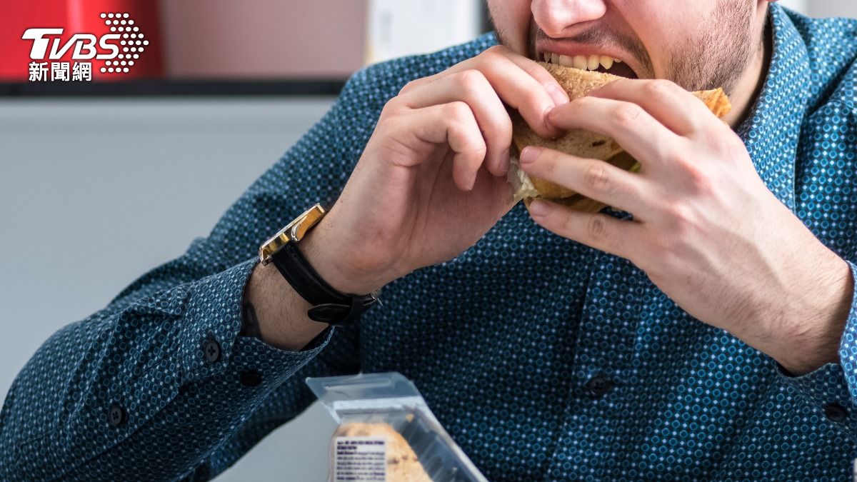 飯吃太快「恐罹脂肪肝」!瘦子也中鏢 醫示警:風險激增81%