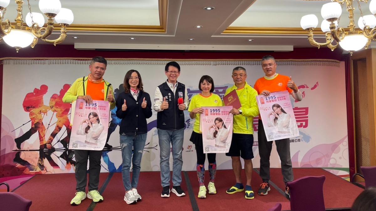 公益愛行腳倡議的是「走到哪、捐到哪」。(圖/公益愛行腳提供)