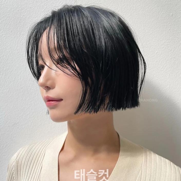 一刀切短髮。（圖／翻攝自IG@chahong_official）