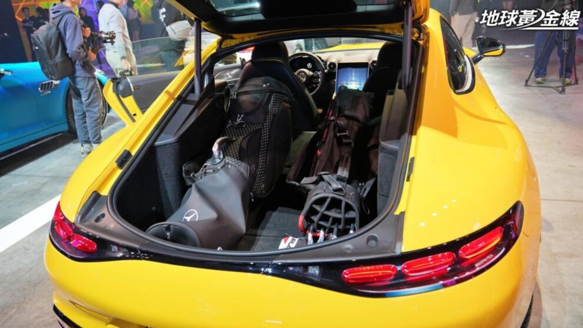 M-AMG GT 43 Coupé車型的行李廂最大容積達675公升。(圖/地球黃金線)