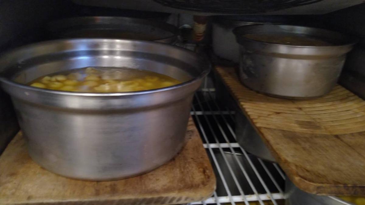 冷藏食材未加蓋。(圖/衛生局提供)