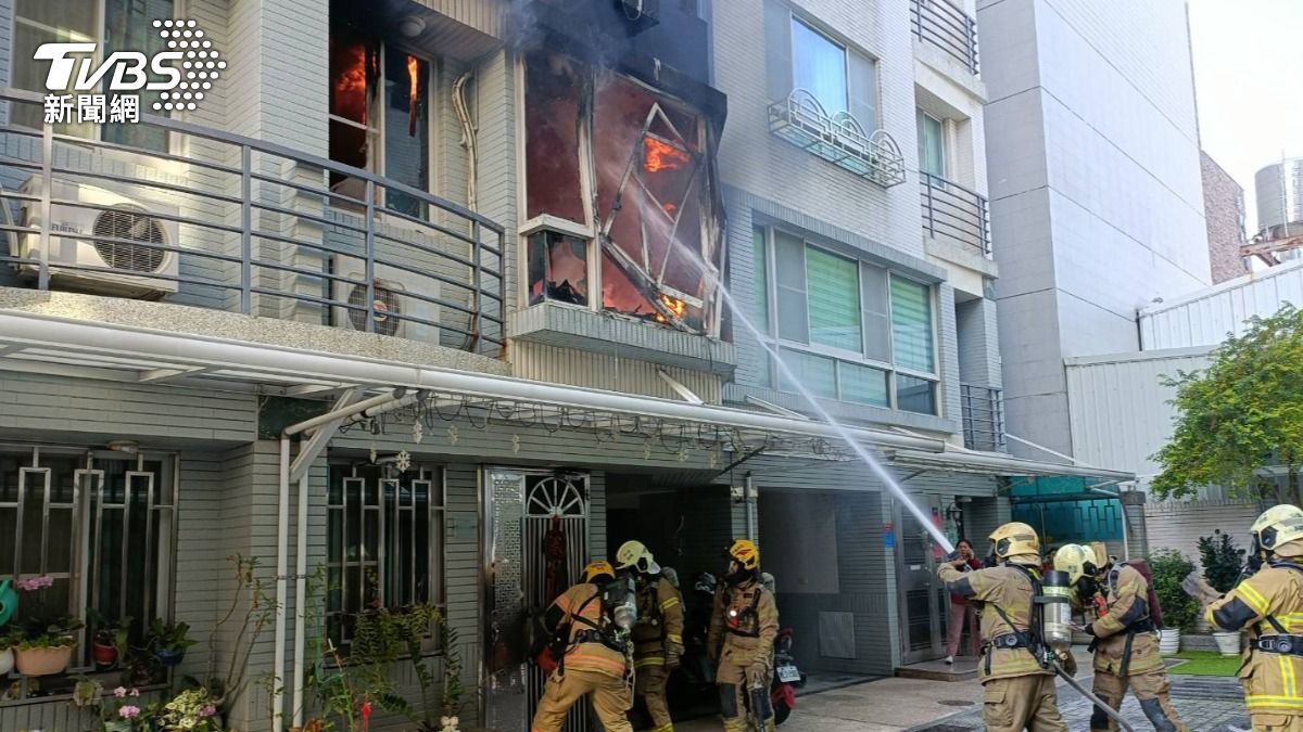 快訊／台南民宅火警！鐵窗恐怖燒熔　1男一度受困火場