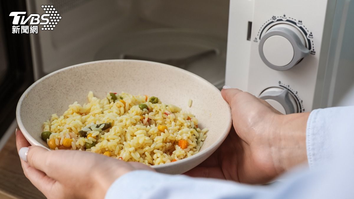 加熱隔夜菜「恐吞致癌物」！帶便當要小心　醫曝3地雷食物