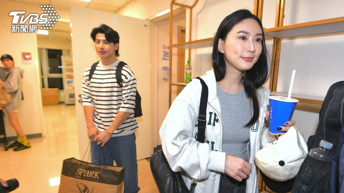 陳傑憲今(1)日接受TVBS電視節目《看板人物》主持人方念華專訪,老婆綺綺也到場。(圖/胡瑞麒攝)