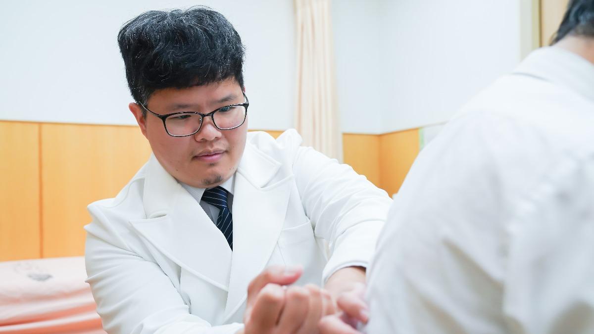 男雙腳突無力!1個月內無法行走 揪脊椎腫瘤壓迫釀禍