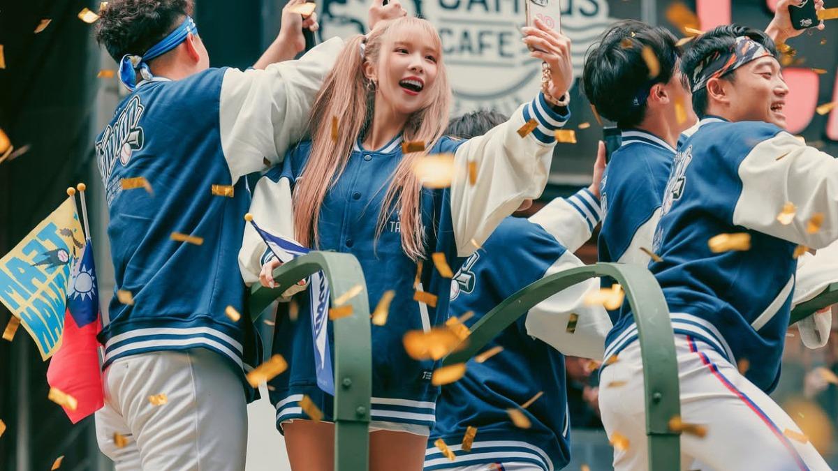 跟總統擊掌爆紅!驚人身分曝光竟是啦啦隊女神 陪中華隊進總統府