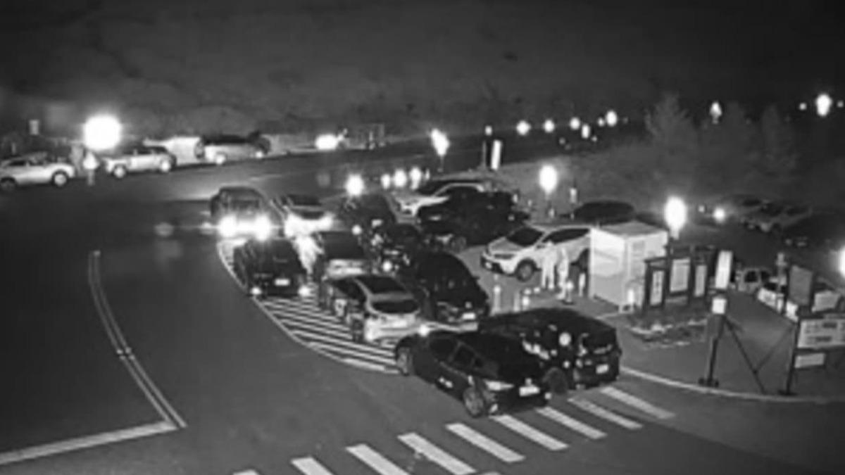 附近也出現了不少違停現象。(圖/翻攝自交通部公路總局)