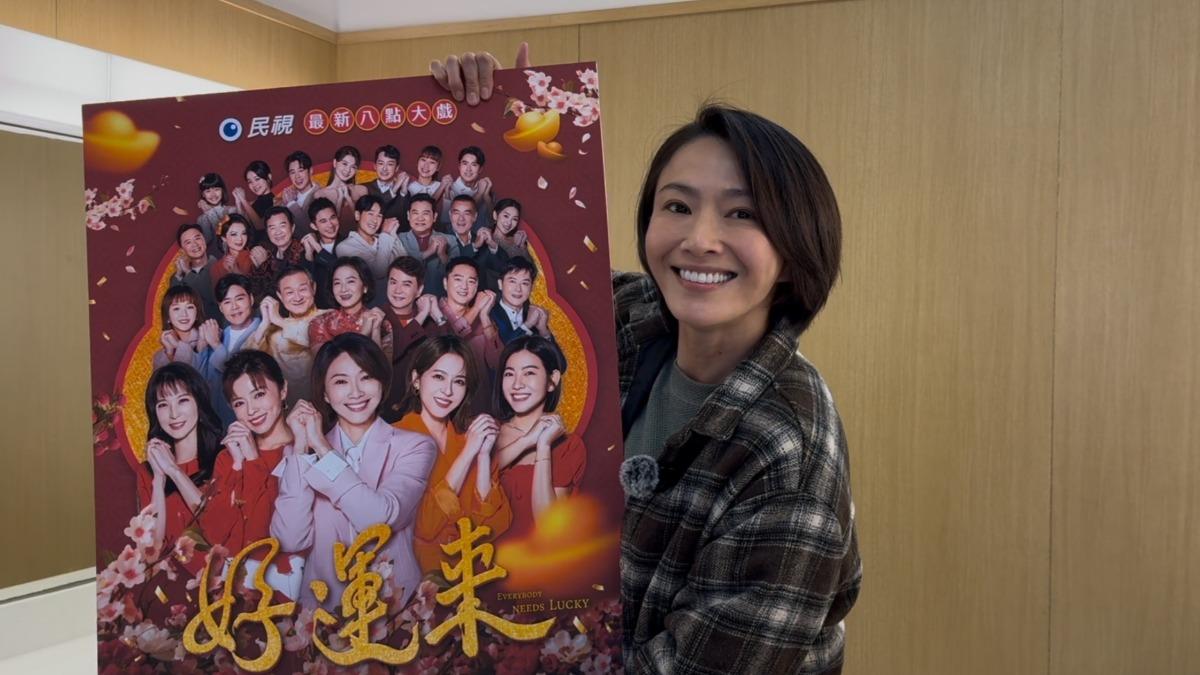 侯怡君拍主視覺海報「魚尾紋全消失」 本尊反應曝光:一定修很久