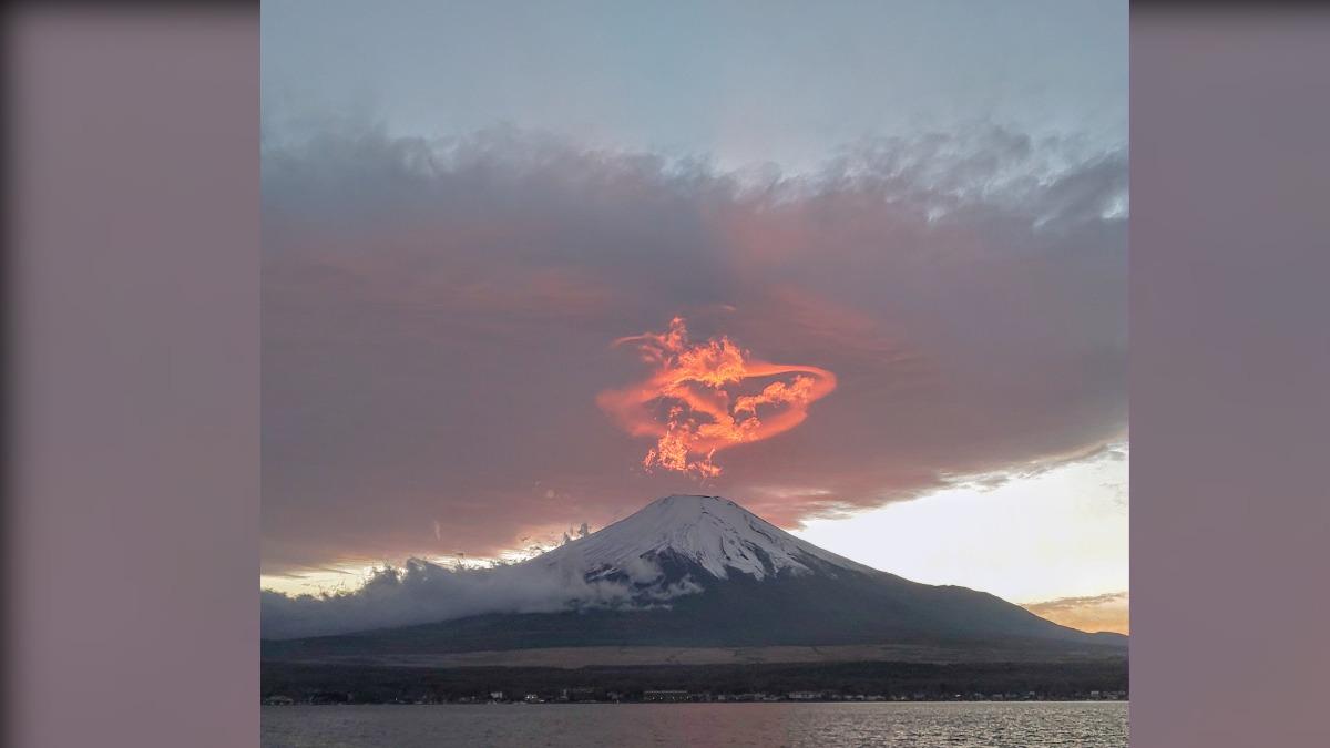 集齊七龍珠？富士山上空驚現「浴火蛟龍」 橘紅夢幻奇景引觀雲熱潮