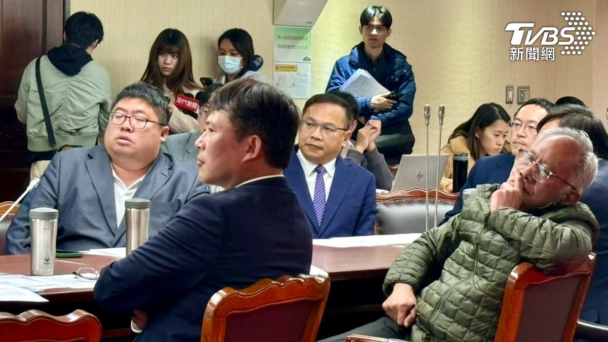 王義川一離開黃國昌秒發怒　不滿「綠委全離席」咆哮：笑死人了