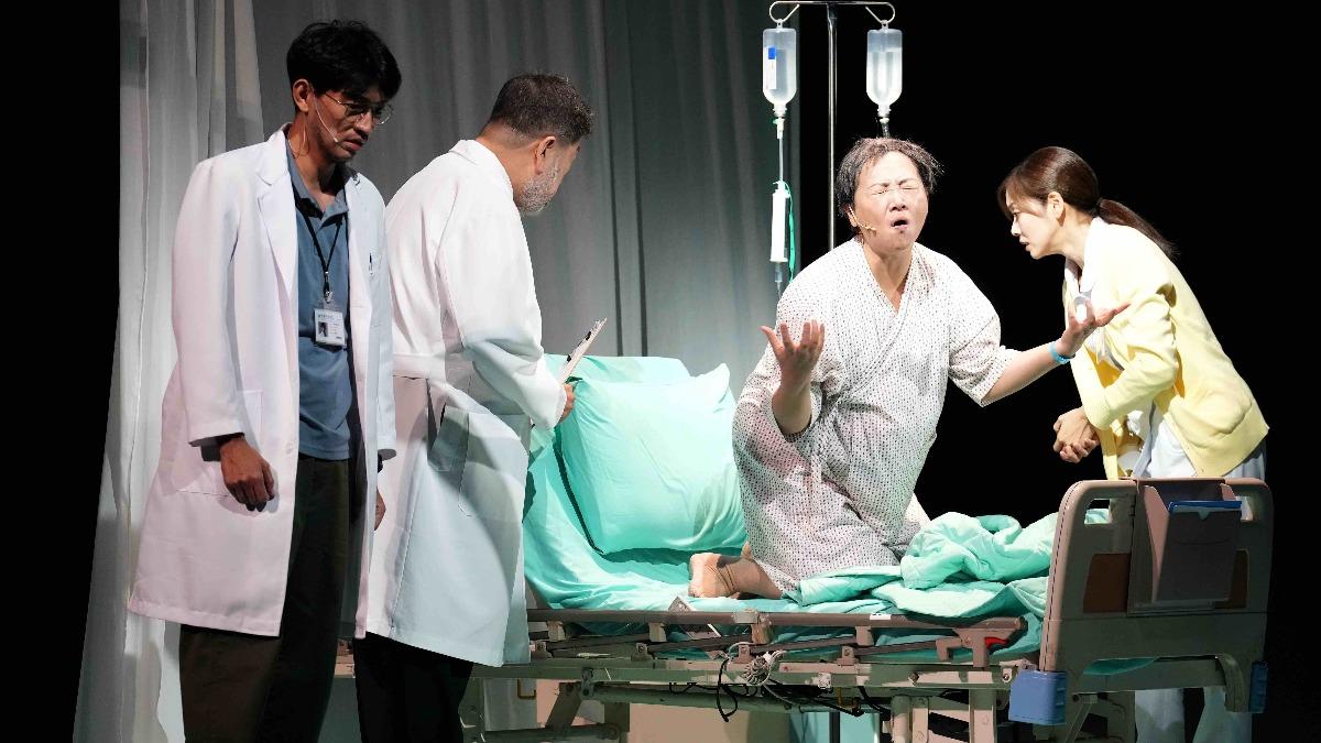 曾少宗(左起)、羅北安、王琄、張靜之8年後再度演出。(圖/綠光劇團提供)