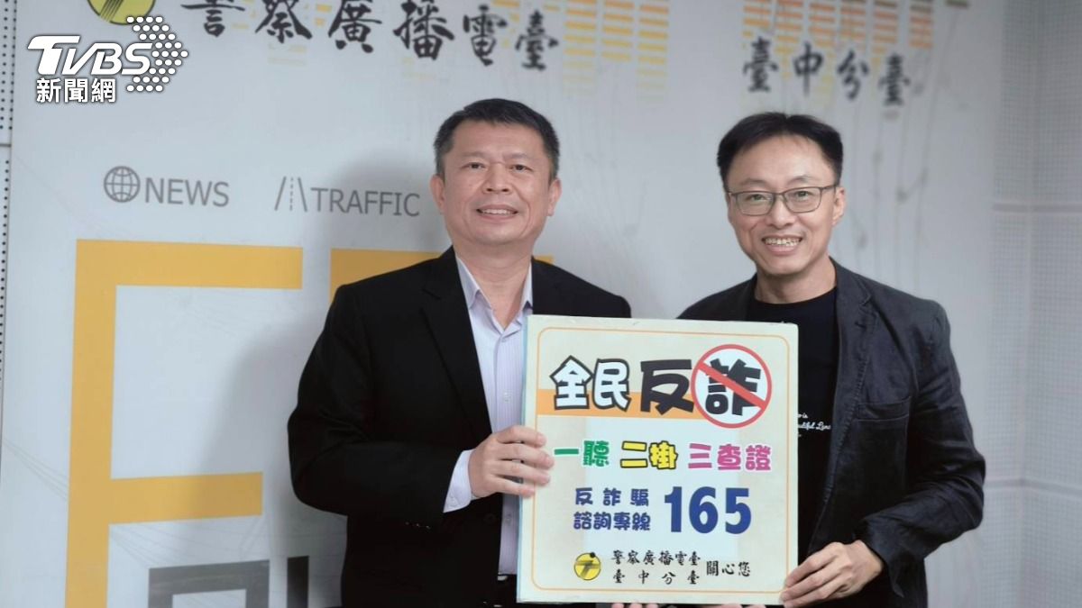 台中市警局和平分局副分局長蔡進勝(左)。(圖/TVBS)